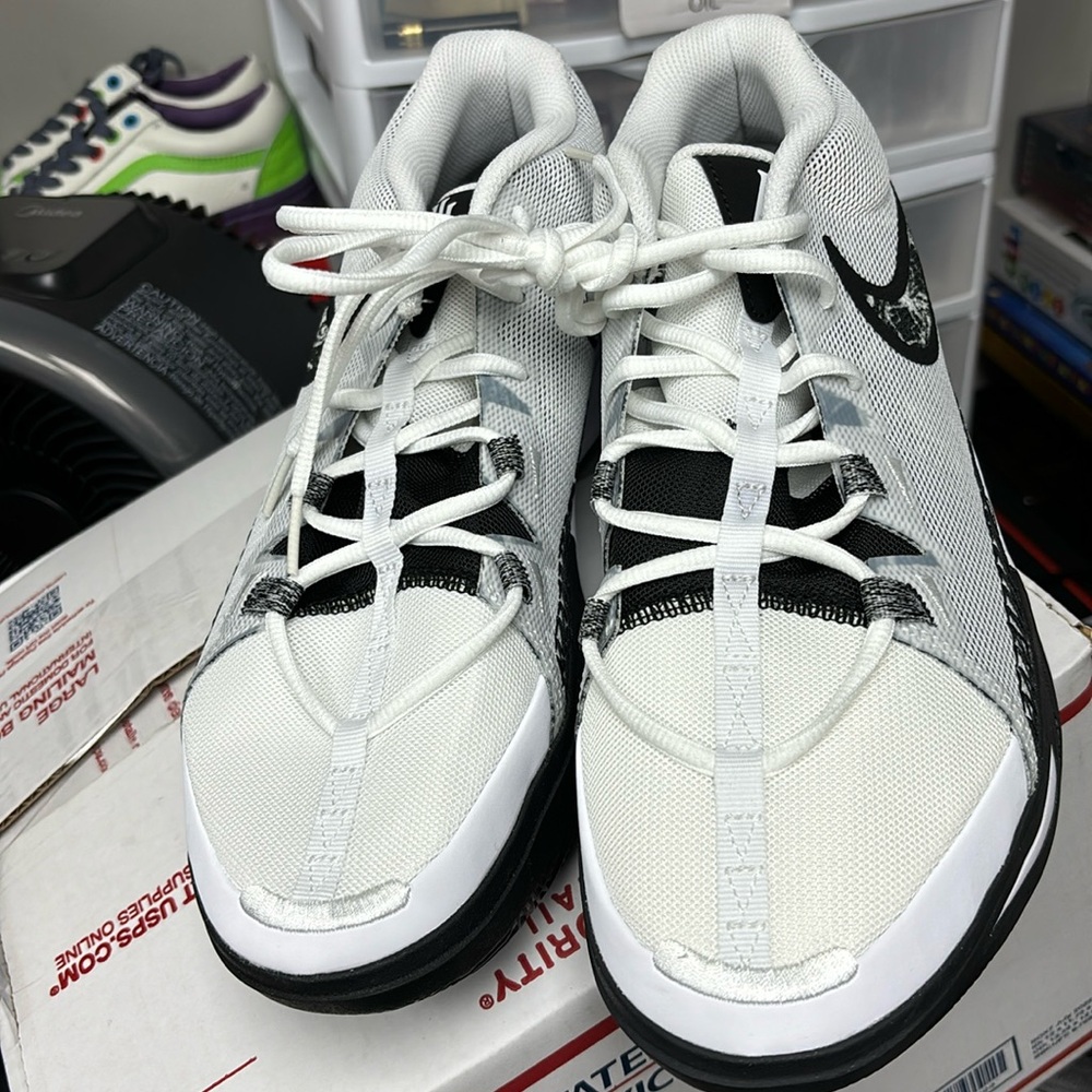 Nwob - Nike Kyrie Flytrap 6 - Multiple Sizes - image 1